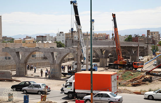 عملیات تیرگذاری عرشه 32 متری پل روگذر داروپخش اردبیل