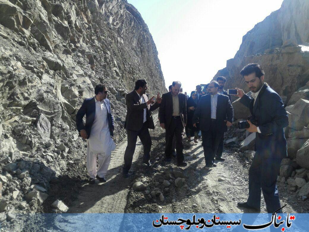 بازدید معاون اجرایی رئیس جمهور و هیئت همراه  از مناطق سیل‌زده سیستان و بلوچستان