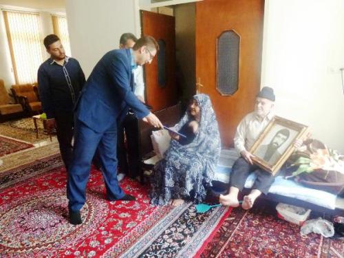 تجلیل از خانواده های شهدا تجلیل از همه ارزشهاست تجلیل از خانواده های شهدا تجلیل از همه ارزشهاست