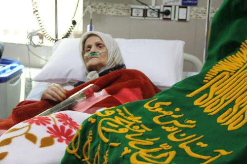 گزارش تصویری عیادت خادمین حرم مطهر رضوی از بیماران بیمارستان های اراک