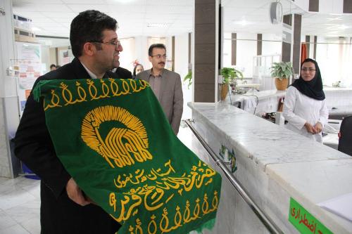 گزارش تصویری عیادت خادمین حرم مطهر رضوی از بیماران بیمارستان های اراک