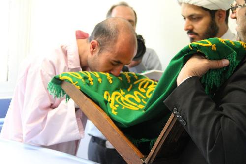 گزارش تصویری عیادت خادمین حرم مطهر رضوی از بیماران بیمارستان های اراک