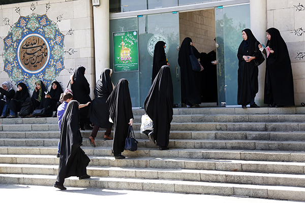 مراسم دعای عرفه در مسجد دانشگاه تهران