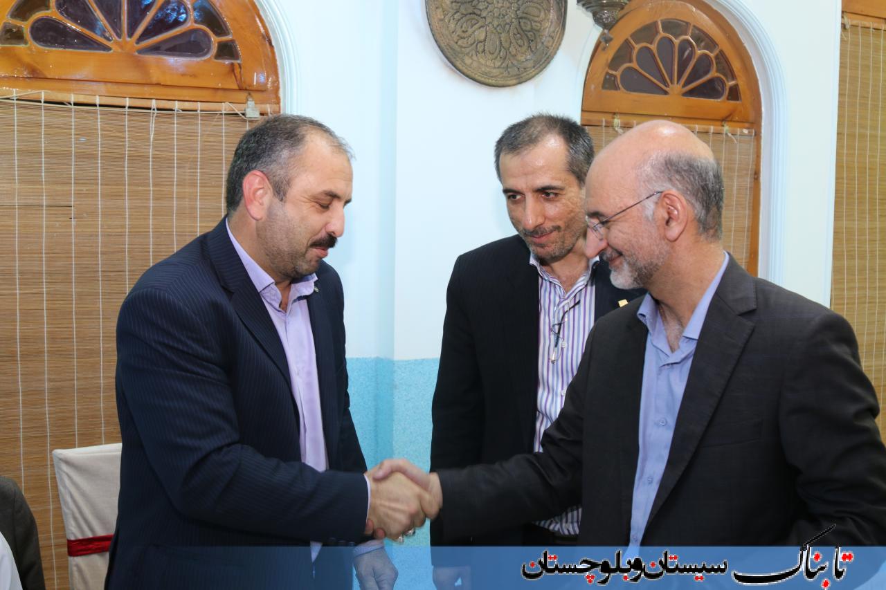 مددجویان کمیته امداد در کنار مدیران شهری/ سفره ای به رنگ وحدت و همدلی+ گزارش تصویری