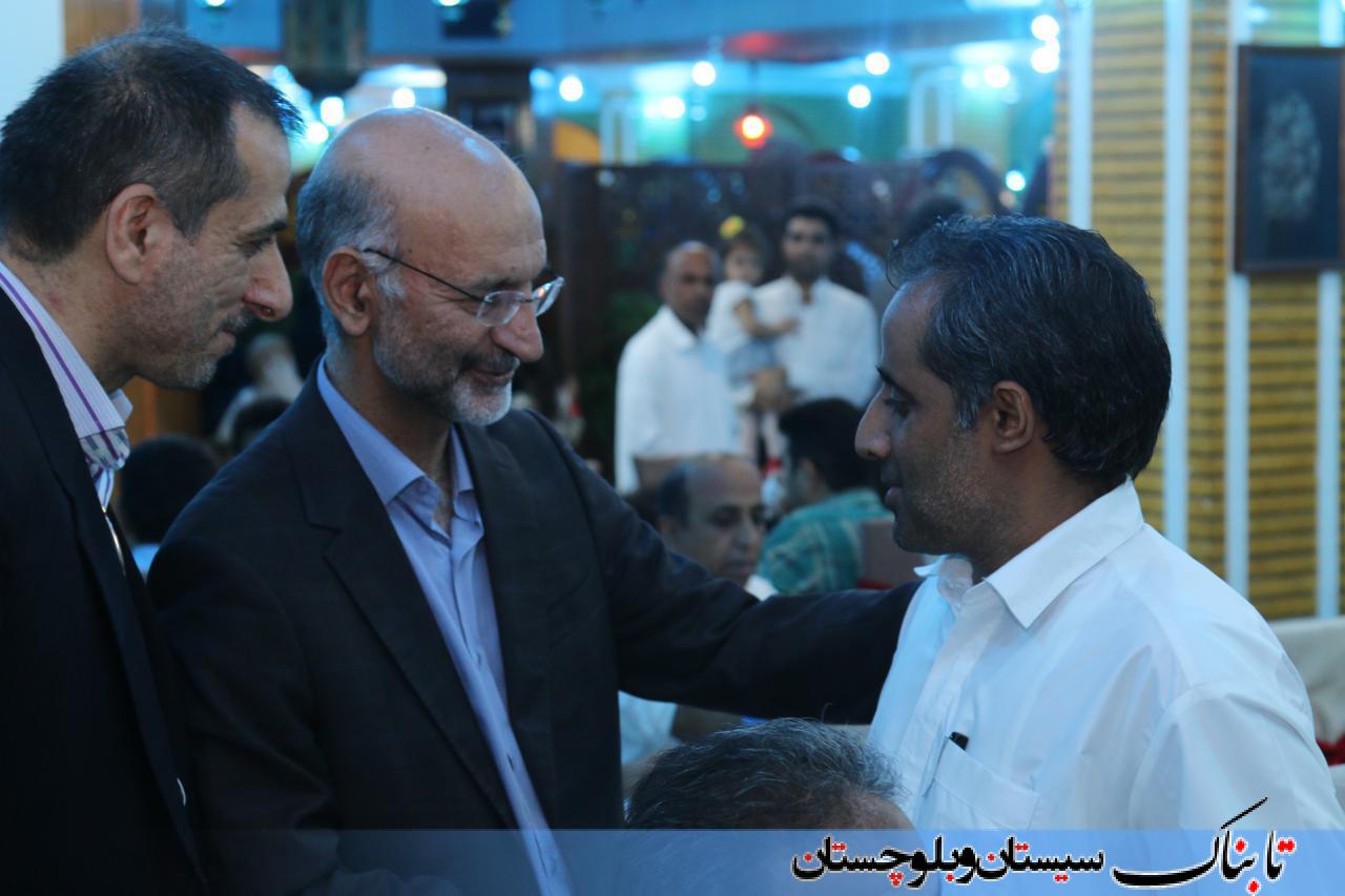 مددجویان کمیته امداد در کنار مدیران شهری/ سفره ای به رنگ وحدت و همدلی+ گزارش تصویری