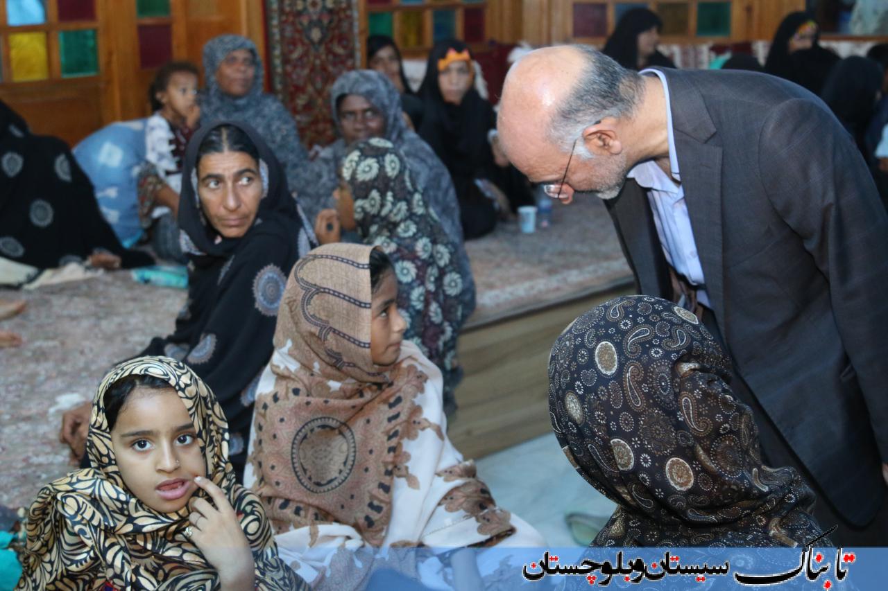 مددجویان کمیته امداد در کنار مدیران شهری/ سفره ای به رنگ وحدت و همدلی+ گزارش تصویری