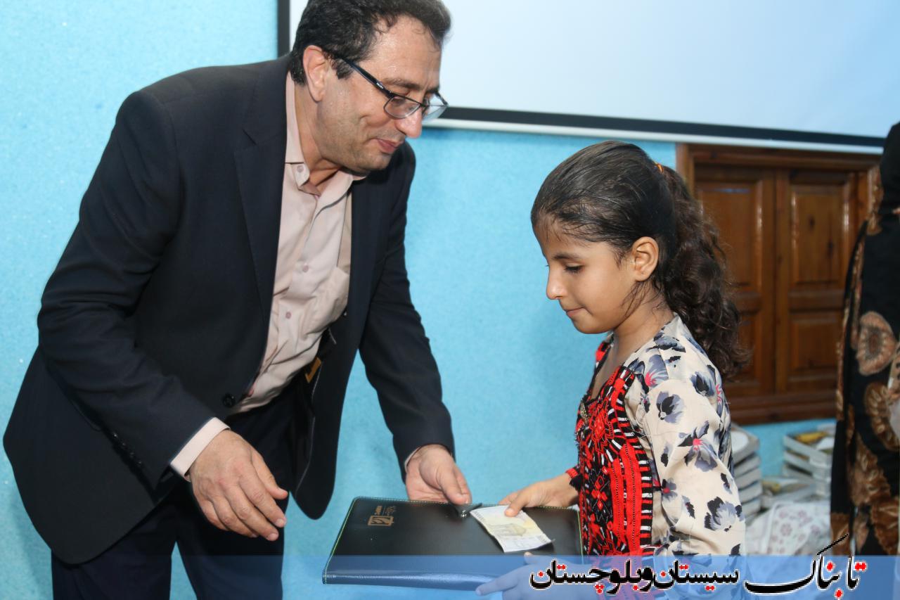 مددجویان کمیته امداد در کنار مدیران شهری/ سفره ای به رنگ وحدت و همدلی+ گزارش تصویری