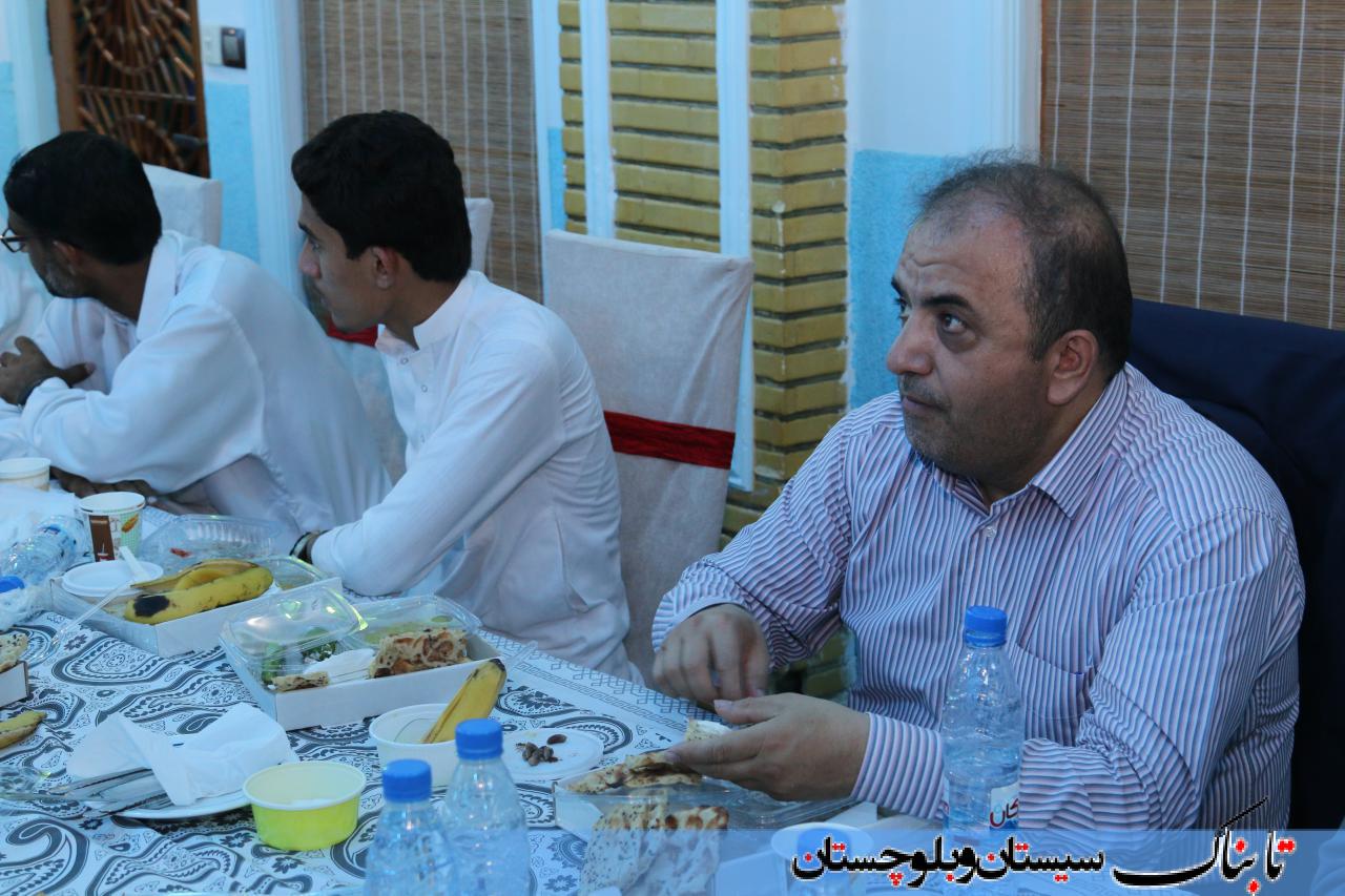 مددجویان کمیته امداد چابهار در کنار مدیران شهری/ سفره ای به رنگ وحدت و همدلی+ گزارش تصویری