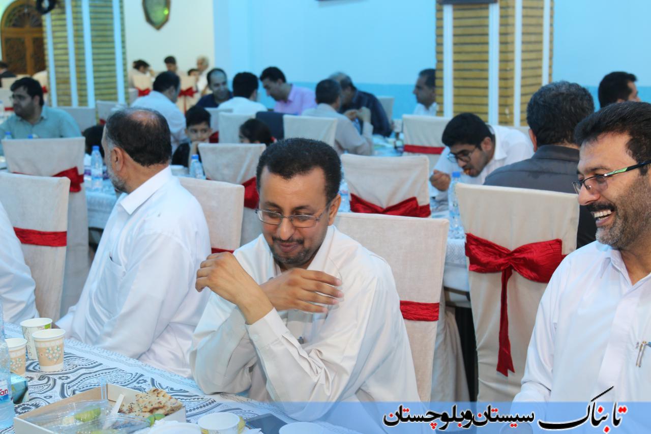 مددجویان کمیته امداد چابهار در کنار مدیران شهری/ سفره ای به رنگ وحدت و همدلی+ گزارش تصویری