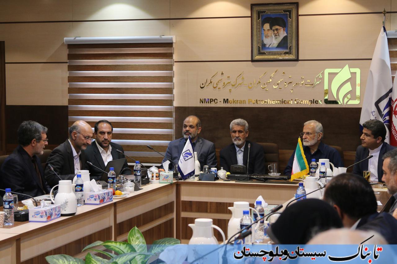 کمال خرازی: اساسا انجام کارهای بزرگ در ایران دشوار است/ دولت موظف به هماهنگ نمودن همه بخش ها برای توسعه سواحل مکران است/ گزارشی از خواسته ها و موانع پیش روی طرح های توسعه ای سواحل مکران به مقام معظم رهبری خواهم داد