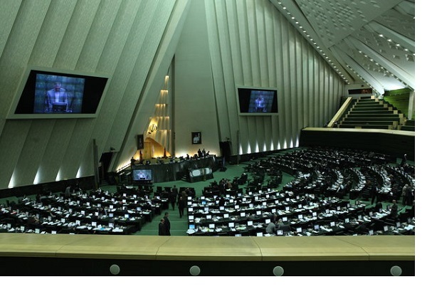 دعوا بر سر پول درمان کارگران/ تصمیم جنجالی مجلسی ها دعوا بر سر پول درمان کارگران/ تصمیم جنجالی مجلسی ها