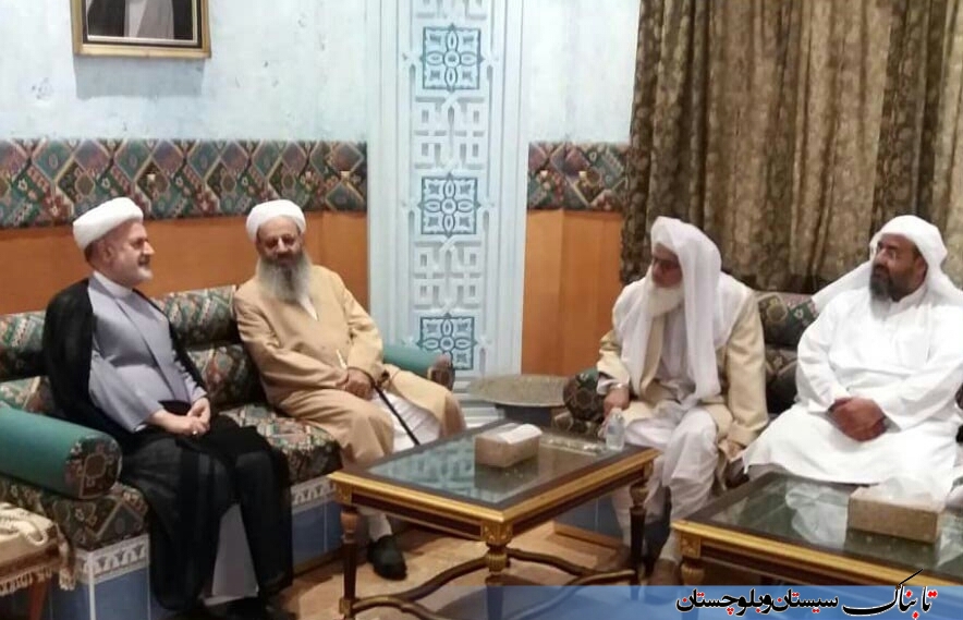 سفر مولوی عبدالحمید به عمان/ مولوی عبدالحمید: عمان را کشوری امن دیدم که تمام اقوام، مذاهب و ادیان در آن بهخوبی کنار یکدیگر زندگی میکنند سفر مولوی عبدالحمید به عمان/ مولوی عبدالحمید: عمان را کشوری امن دیدم که تمام اقوام، مذاهب و ادیان در آن بهخوبی کنار یکدیگر زندگی میکنند