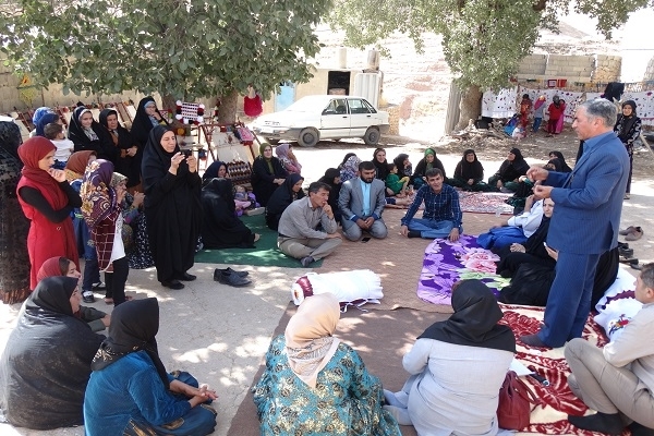 عرضه مستقیم تولیدات صنایع دستی سادات محمودی به بازار عرضه مستقیم تولیدات صنایع دستی سادات محمودی به بازار