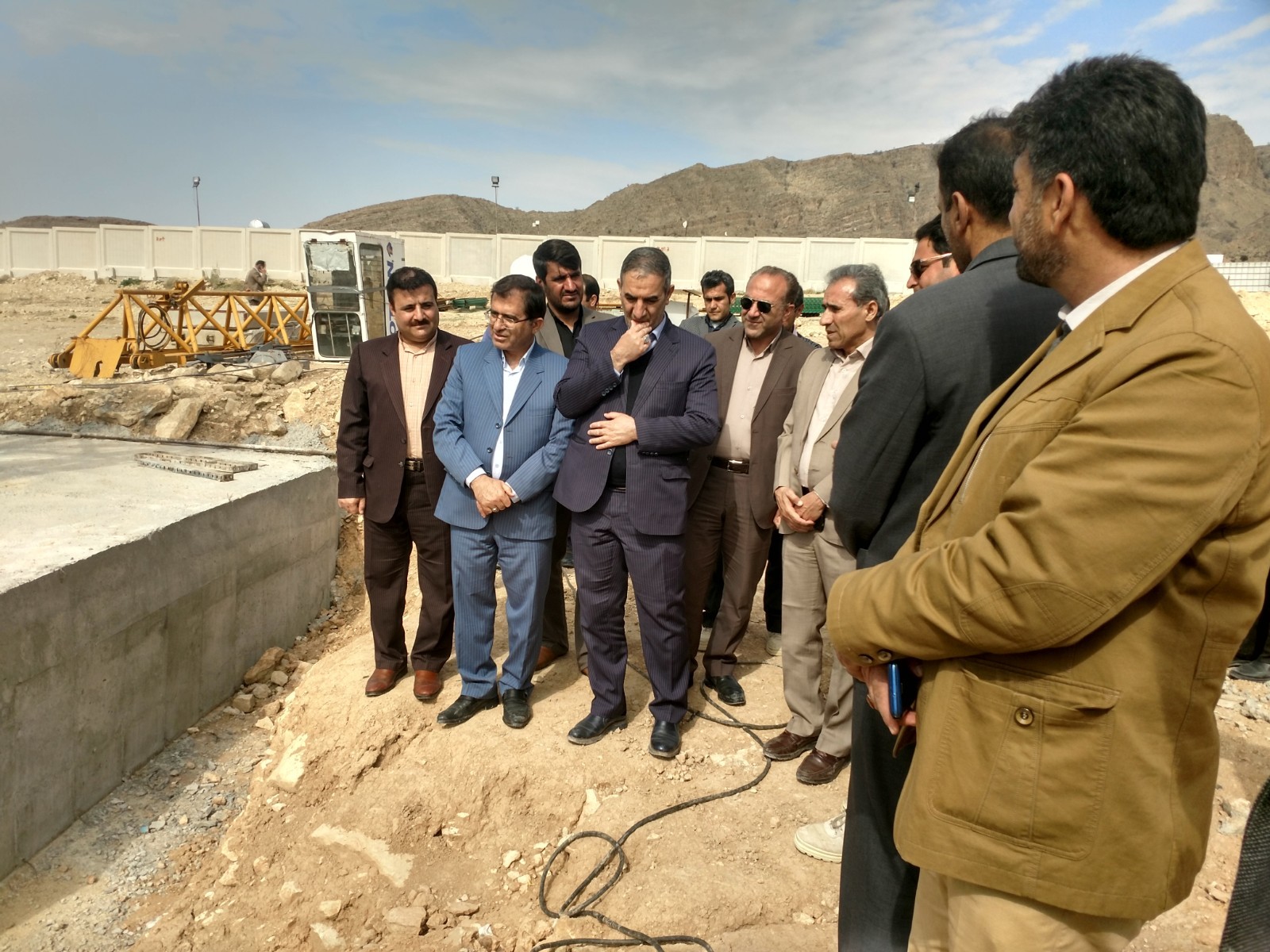 بهره برداری و کلنگ زنی از ۲۳ پروژه عمرانی و اقتصادی شهرستان چرام / عقب ماندگی کارخانه هیدراته فسفات چرام جبران می شود / حاشیه عجیب شهردار سابق چرام + فیلم