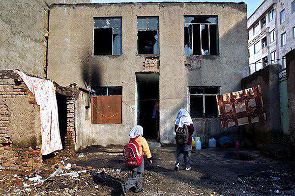 حاشیه نشینی جدی ترین آسیب اجتماعی شهری است حاشیه نشینی جدی ترین آسیب اجتماعی شهری است