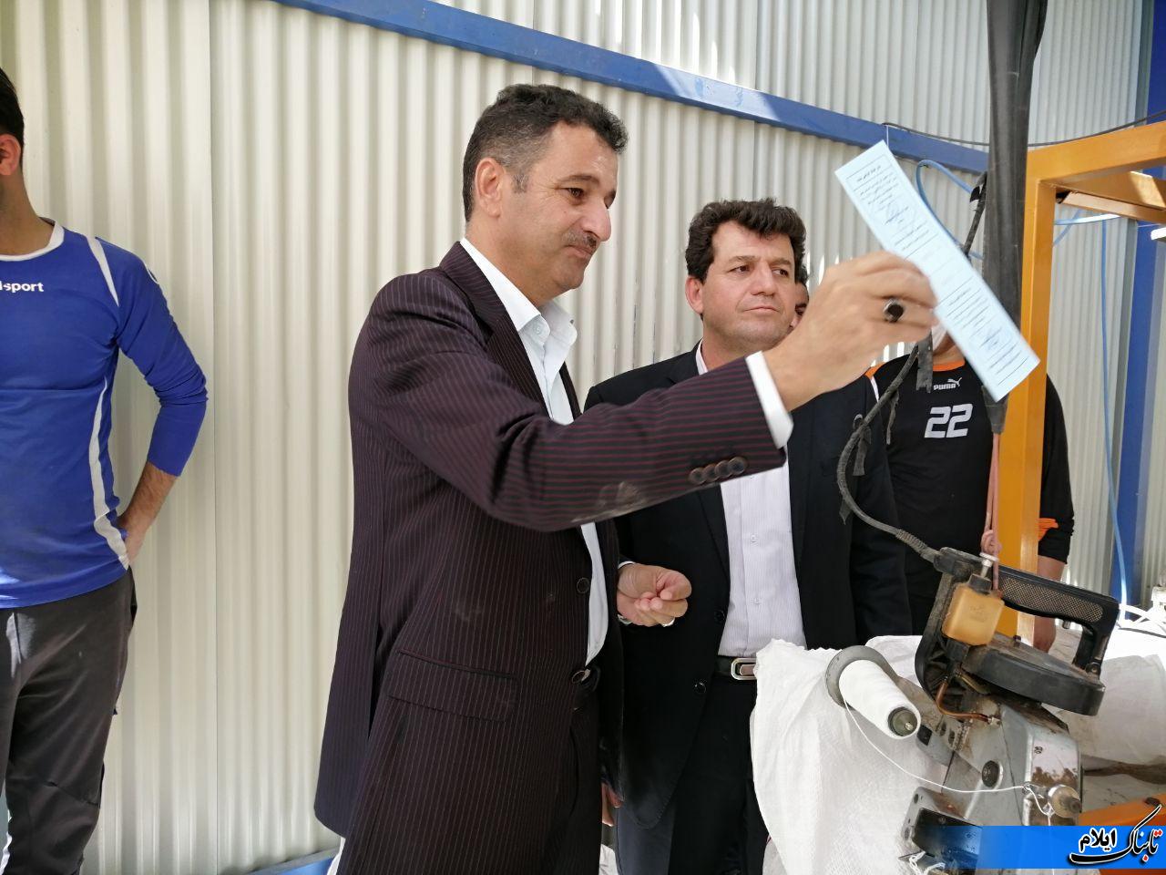 احکام اعضای هئیت مدیره خوشه طلایی صادر شده است/67هزار بهره بردار در استان ایلام فعالیت می کنند احکام اعضای هئیت مدیره خوشه طلایی صادر شده است/67هزار بهره بردار در استان ایلام فعالیت می کنند