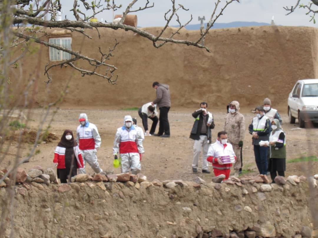 اجرای طرح غربالگری سلامت توزیع ماسک، شیرینی و ضد عفونی کردن روستاهای قوچان