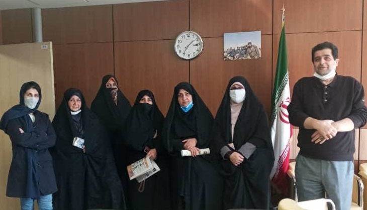 نقش درخشان بانوان در پیروزی انقلاب و دفاع مقدس نقش درخشان بانوان در پیروزی انقلاب و دفاع مقدس