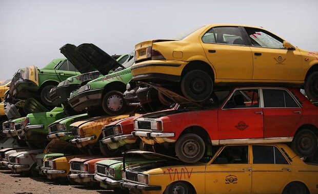 تاکسی&zwnj;های فرسوده قزوین در ایستگاه نوسازی