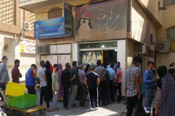 تعطیلی کسب و کارها را باور کنیم یا صف مرغ را ؟