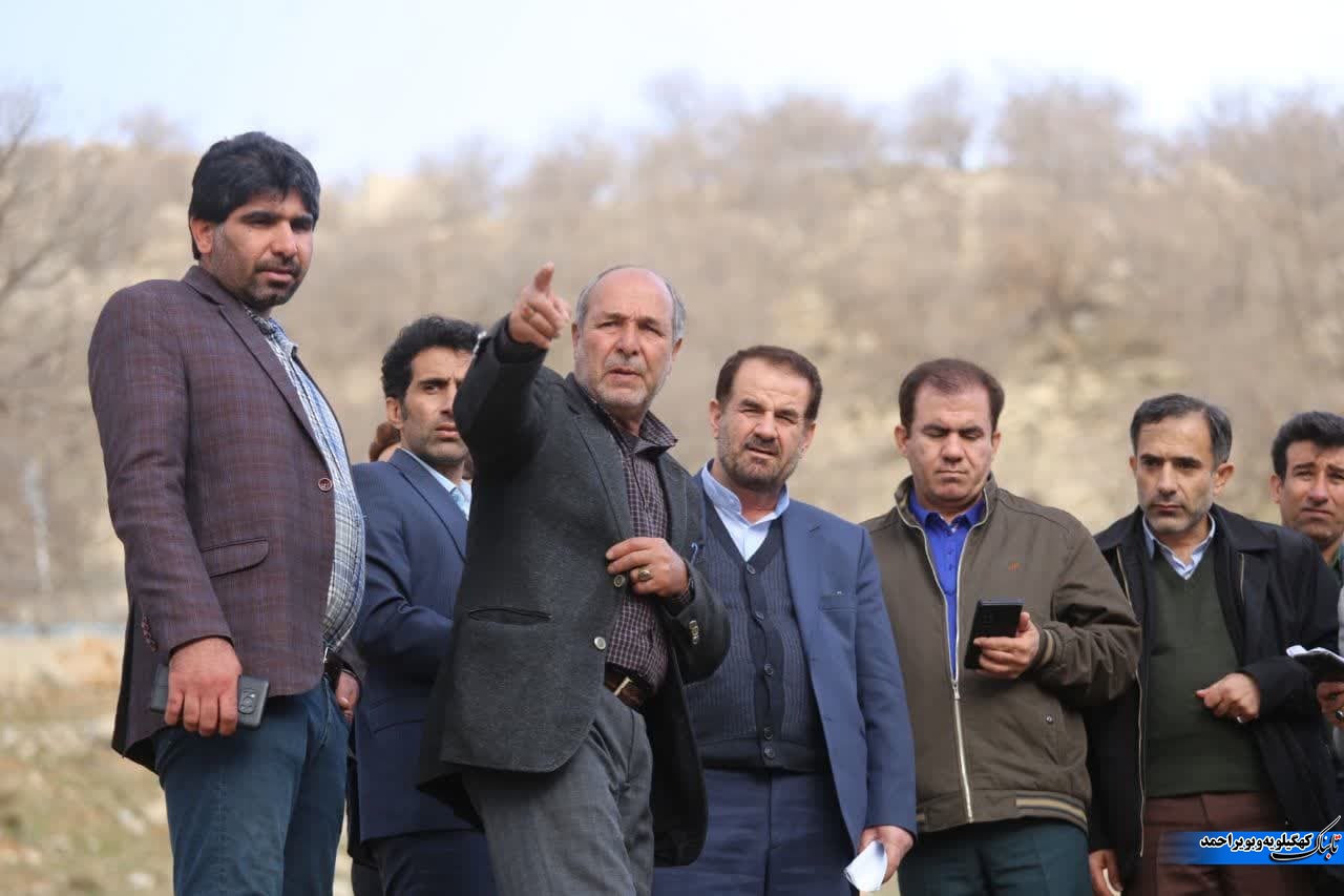 گزارش تابناک از میز خدمت جهادی دستگاه ها در روستای کوشک / یک اقدام نادر فرهنگی در حاشیه سفر مسئولین به مناطق / مردم چه می گویند ؟ + فیلم گزارش تابناک از میز خدمت جهادی دستگاه ها در روستای کوشک / یک اقدام نادر فرهنگی در حاشیه سفر مسئولین به مناطق / مردم چه می گویند ؟ + فیلم