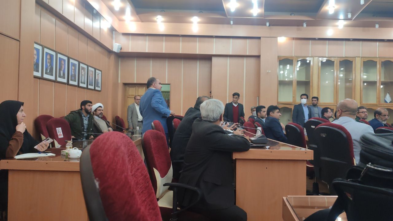 عزل مدیر کل بیمه سلامت / دهراب پور قربانی جو رسانه ای شد؟