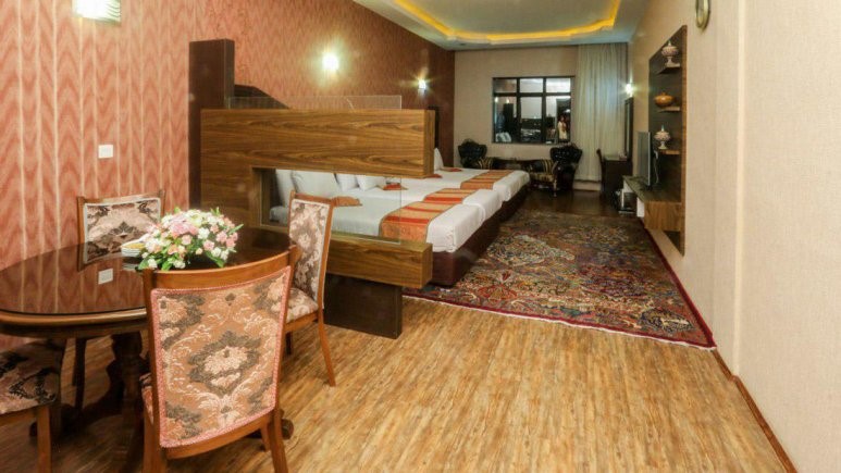 آشنایی با هتل های محبوب همدان اتاق 4 تخته هتل بابا طاهر همدان
