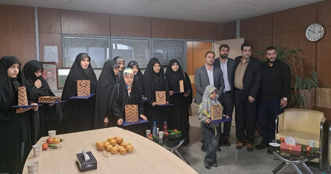 دلجویی شهرداری کرج از بانوان محجبه ای که از ورود آنها به پارک چمران ممانعت شده بود دلجویی شهرداری کرج از بانوان محجبه ای که از ورود آنها به پارک چمران ممانعت شده بود