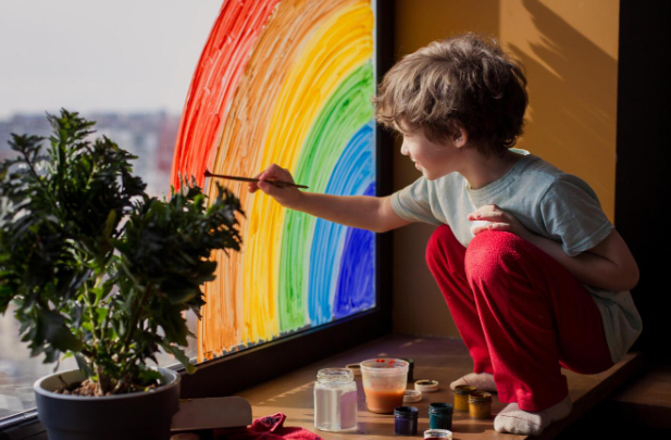 چگونه همراه با بچه ها نقاشی بکشیم؟