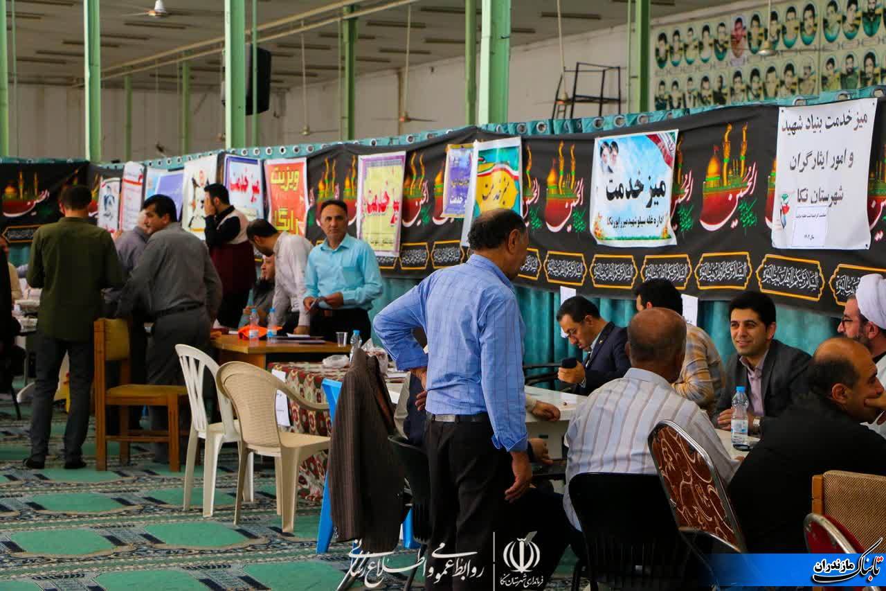 همزمان با دومین روز هفته‌ی دولت، میز خدمت دستگاه‌های دولت در نکا برگزار شد