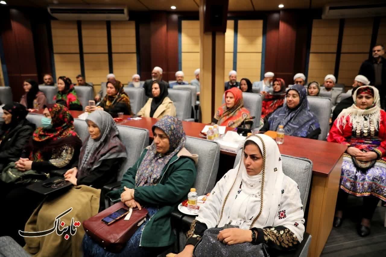 نشست صمیمانه علمای اهل سنت و نخبگان گلستان با دستار ویژه رییس جمهور در امور اقوام+ تصاویر