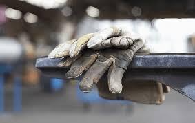 مسئولان اجرایی موج اخراج نیروهای بومی از شرکت های منطقه را کنترل کنند