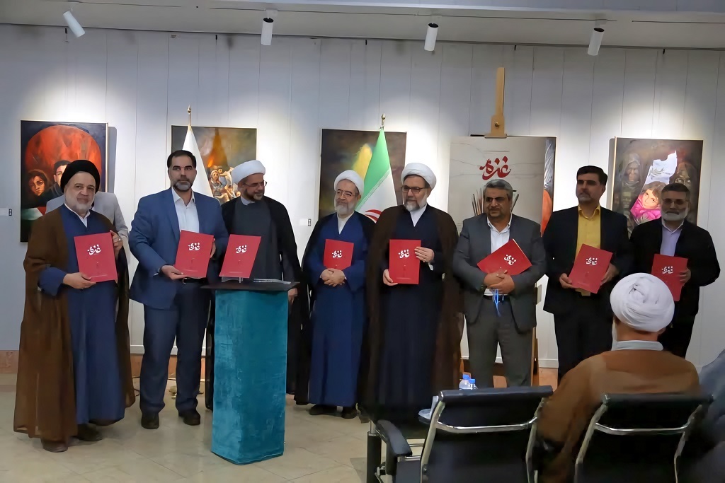 کتاب «غزه در آیینه هنرمندان» هم‌زمان در قم و اصفهان رونمایی شد