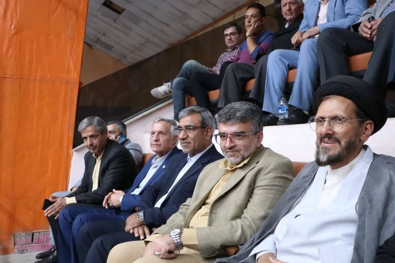 حضور سرزده استاندار خراسان رضوی در مسابقه نماینده مشهد در لیگ برتر والیبال