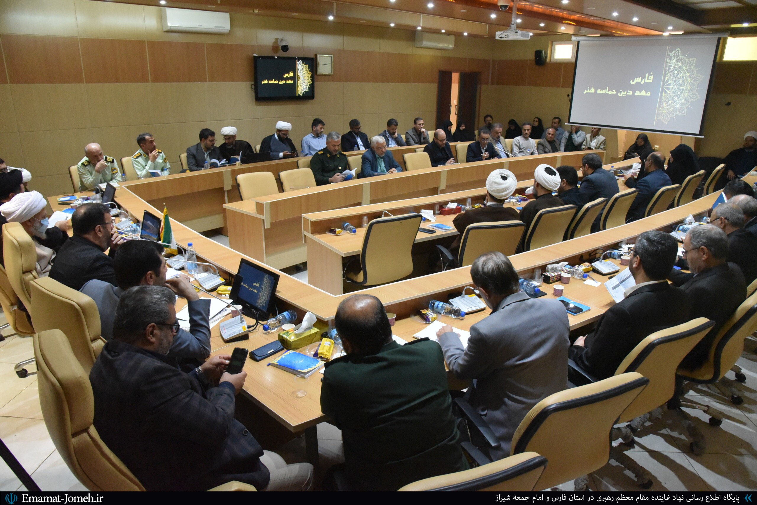 گلایه امام جمعه شیراز از ناهماهنگی مجموعههای فرهنگی استان فارس