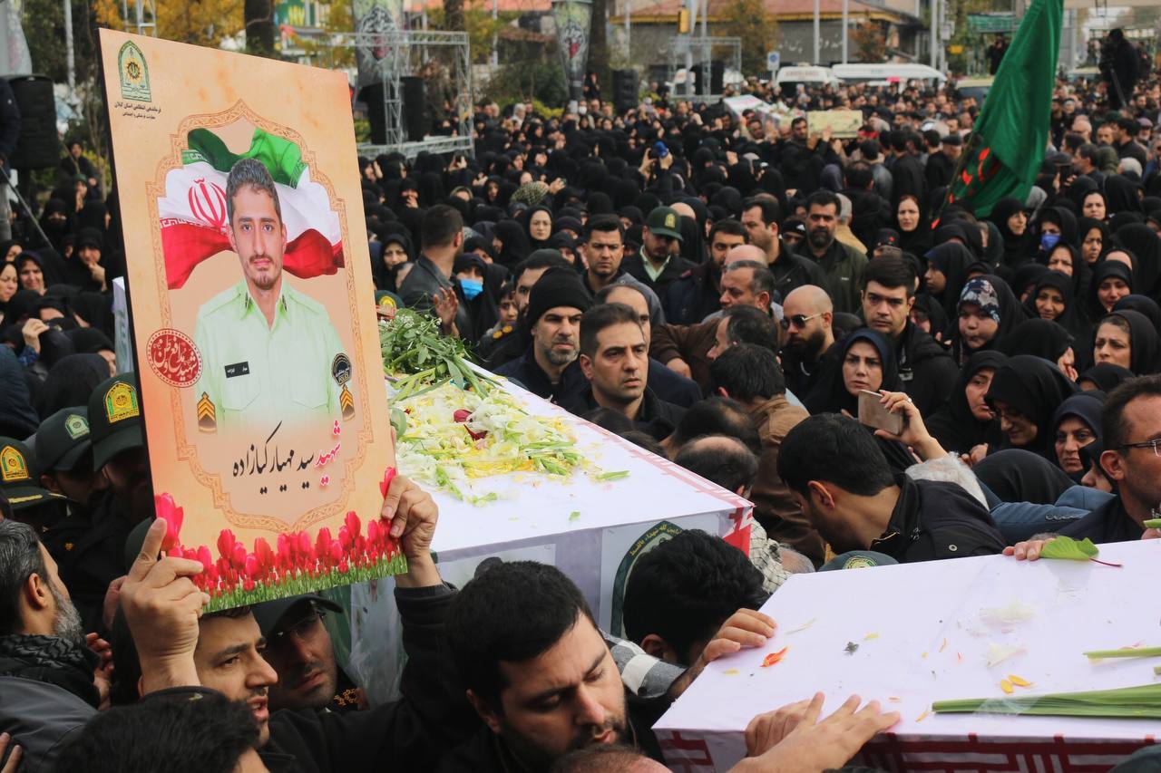 بدرقه شهدای گمنام در قلب گیلان برگزار شد/شور حماسی و وحدت مردمی گیلان در بدرقه شهدای گمنام و مدافع امنیت