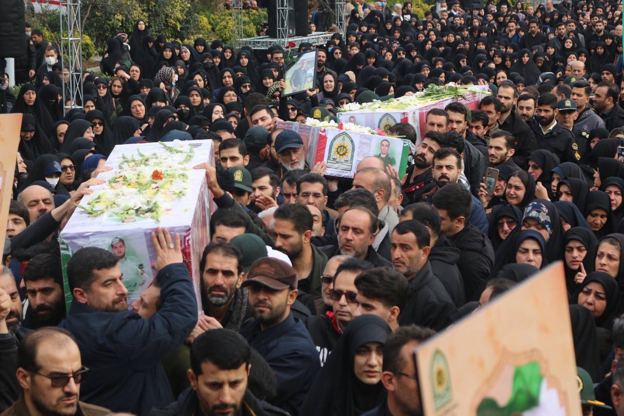 بدرقه شهدای گمنام در قلب گیلان برگزار شد/شور حماسی و وحدت مردمی گیلان در بدرقه شهدای گمنام و مدافع امنیت