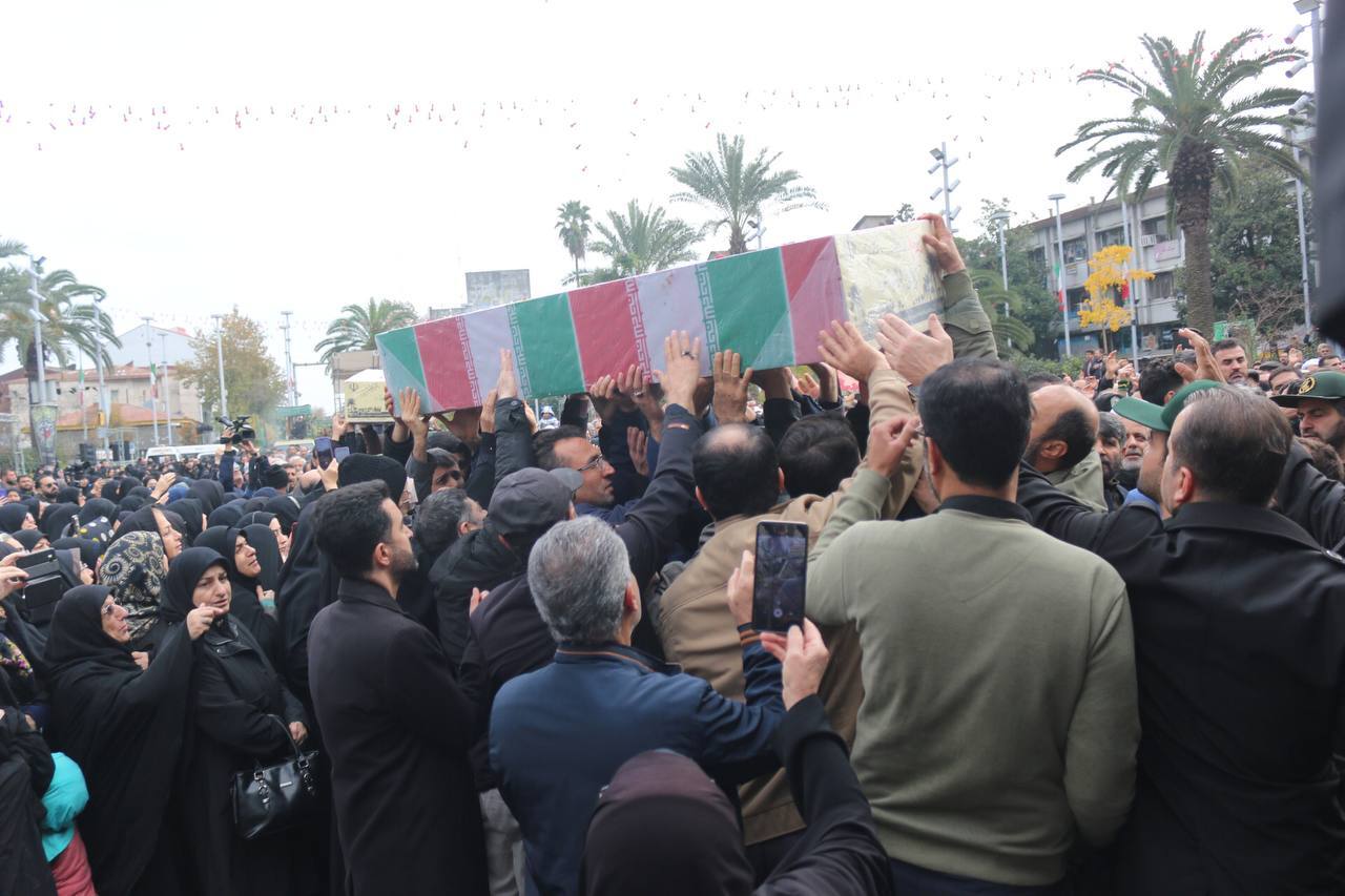 بدرقه شهدای گمنام در قلب گیلان برگزار شد/شور حماسی و وحدت مردمی گیلان در بدرقه شهدای گمنام و مدافع امنیت