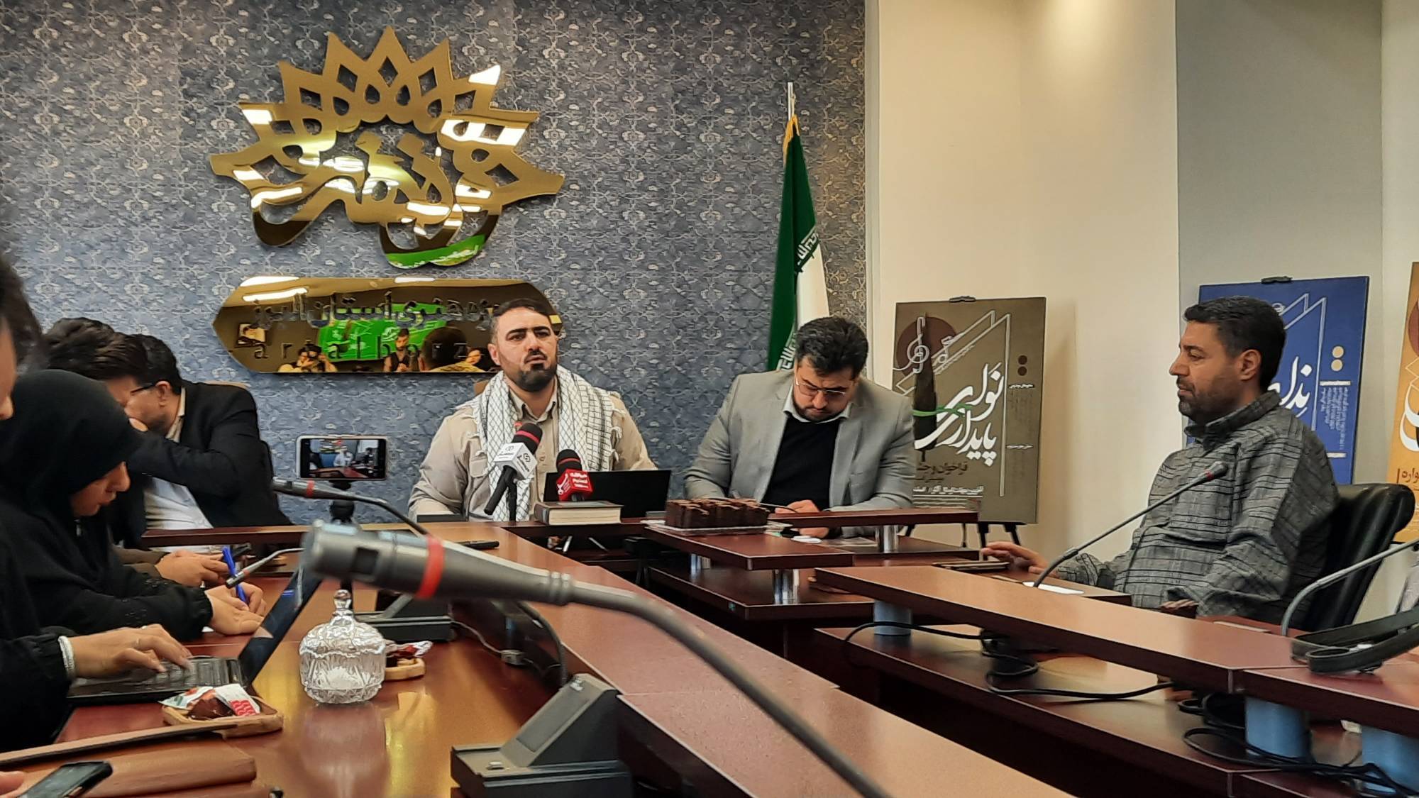 مدیران استان به برکت کنگره شهدا در اتاق خود را به روی مردم باز و شهدایی عمل کنند