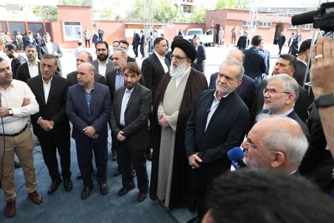 رئیس&zwnj;جمهور از نمایشگاه توانمندی&zwnj;های قرارگاه اجتماعی استان البرز در محله حصار کرج بازدید کرد&nbsp;