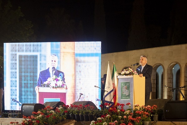 چنانچه زبان «سعدی» به گفتمان بینالمللی بدل میشد، جهان چهرهای انسانیتر داشت/ سعدی، نقشه راه ماندگاری است