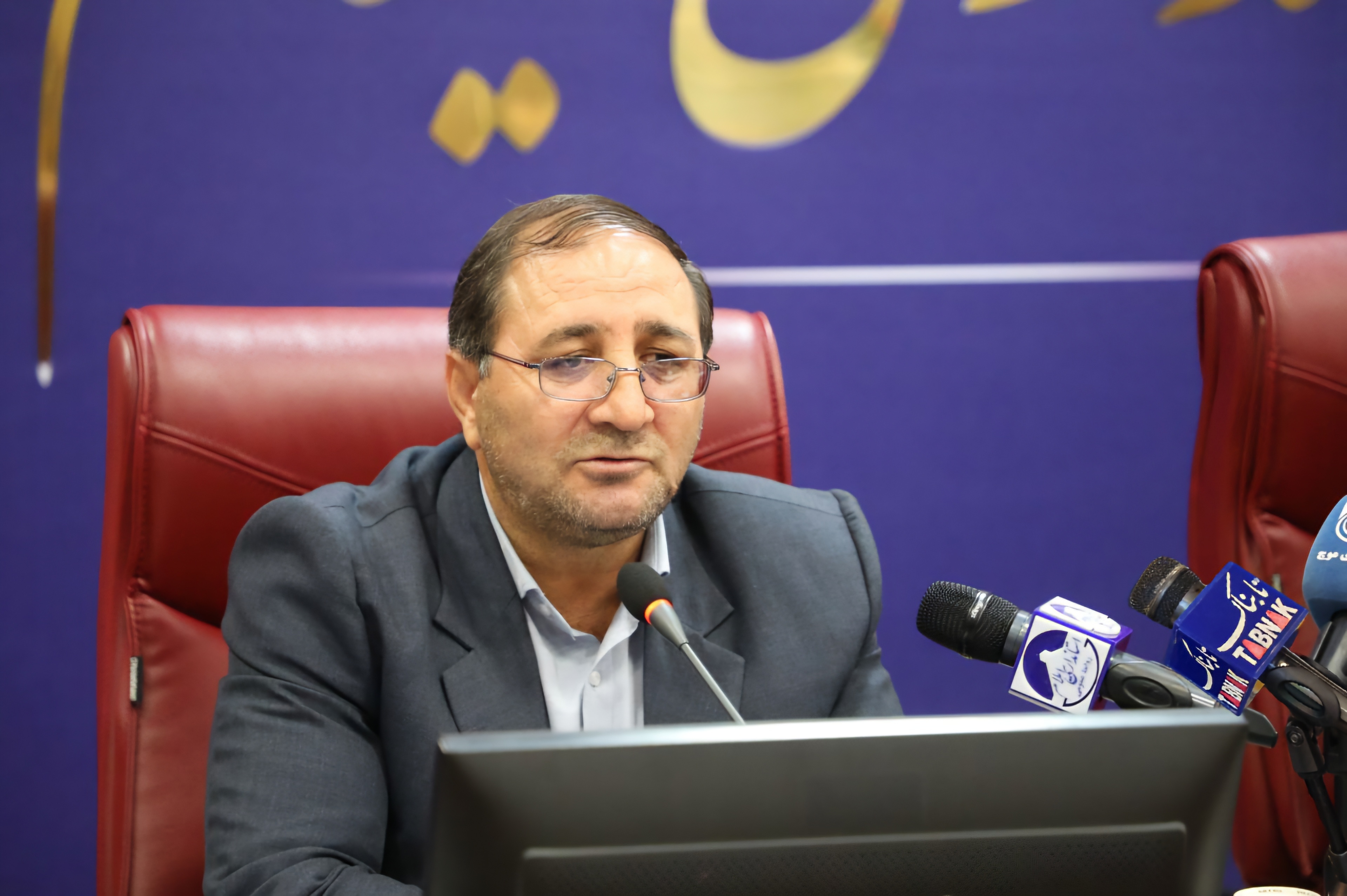 سلامت و امنیت کارگر باید تضمین شود /در حال بارگزاری عکس سلامت و امنیت کارگر باید تضمین شود /در حال بارگزاری عکس