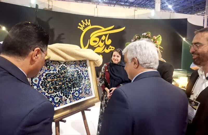 خلق ارزش افزوده با تلفیق هنر سنتی صنایعدستی و طلا توسط هنرمندان خراسان رضوی