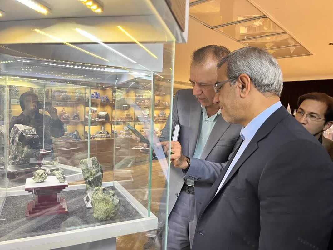 لزوم استفاده حداکثری از برند مشهد، شهر جهانی گوهرسنگها برای توسعه اقتصادی استان+ فیلم لزوم استفاده حداکثری از برند مشهد، شهر جهانی گوهرسنگها برای توسعه اقتصادی استان+ فیلم