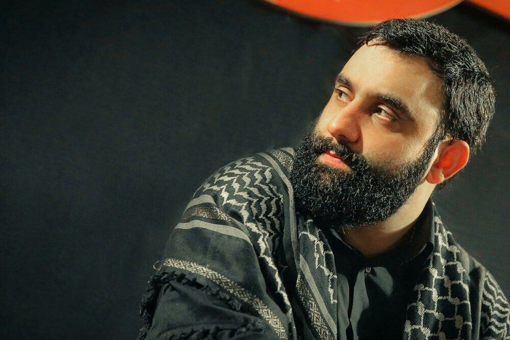 مداحی جواد مقدم در قم/ اطعام دهها هزار پرس غذا در هیئت خادم الرضا (ع)