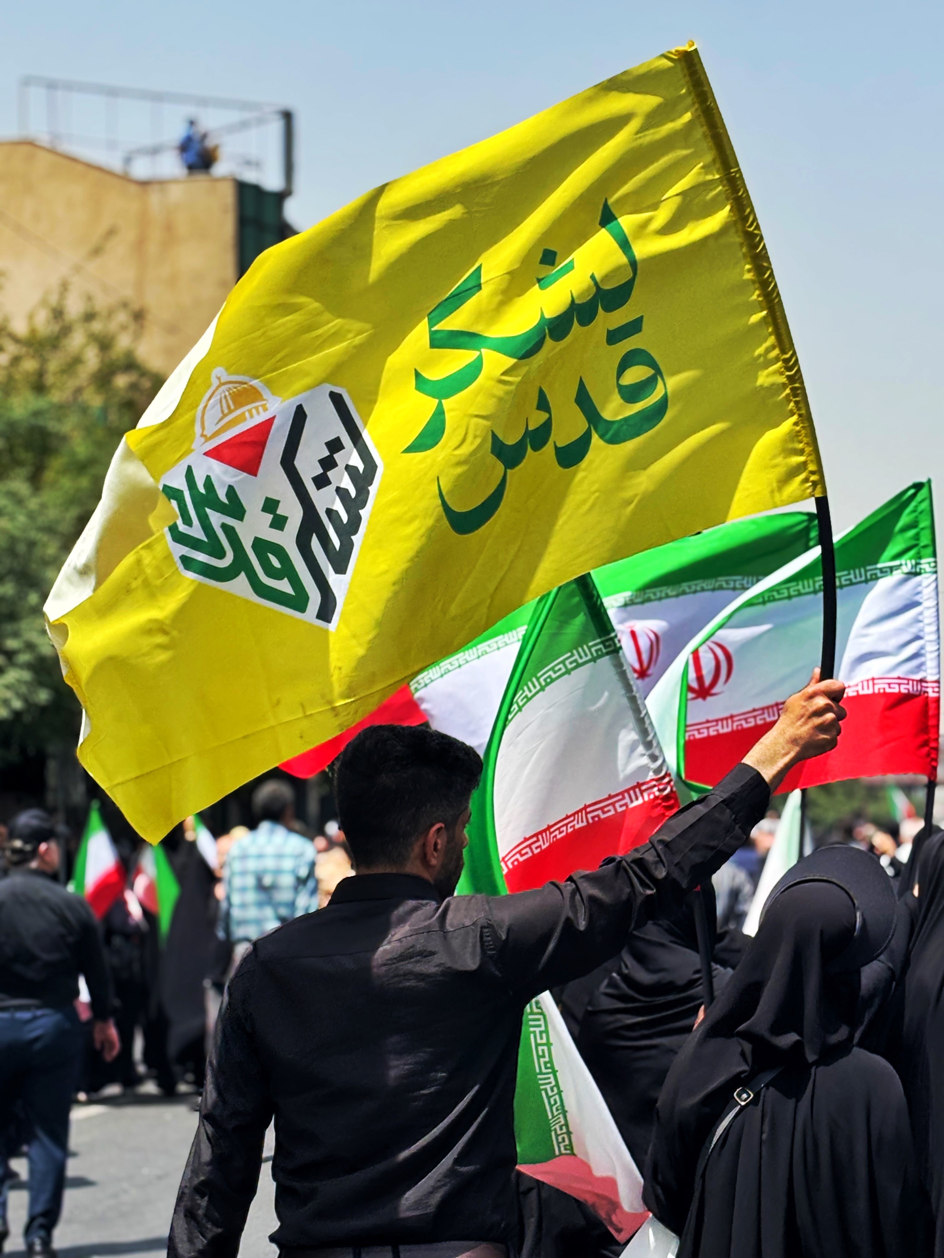 وداع با شکوه تهرانی ها با شهدای حمله رژیم صهیونیستی/ در حال تنظیم وداع با شکوه تهرانی ها با شهدای حمله رژیم صهیونیستی/ در حال تنظیم