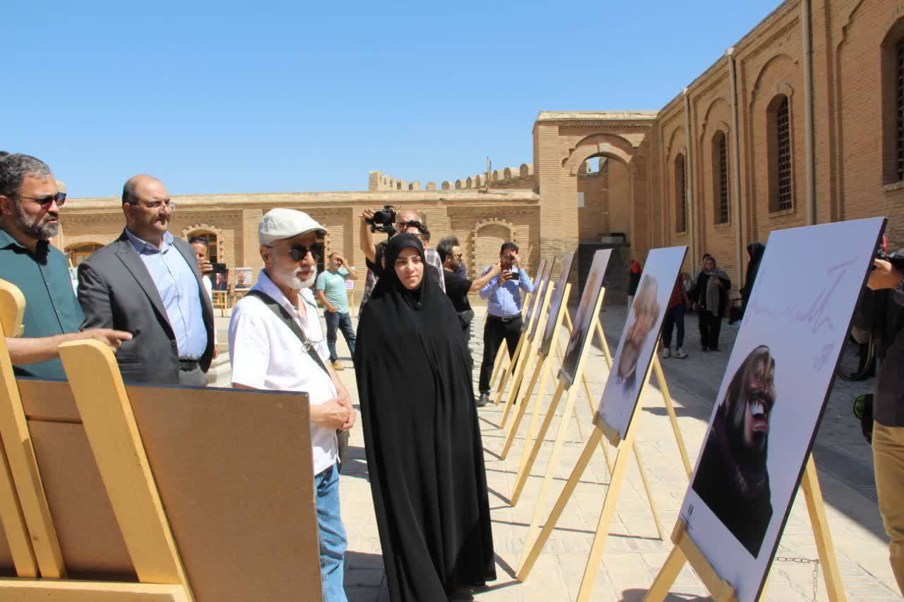 نمایشگاه بین&zwnj;المللی بزرگان کاریکاتوریست چهره جهان در لرستان افتتاح شد+تصویر
