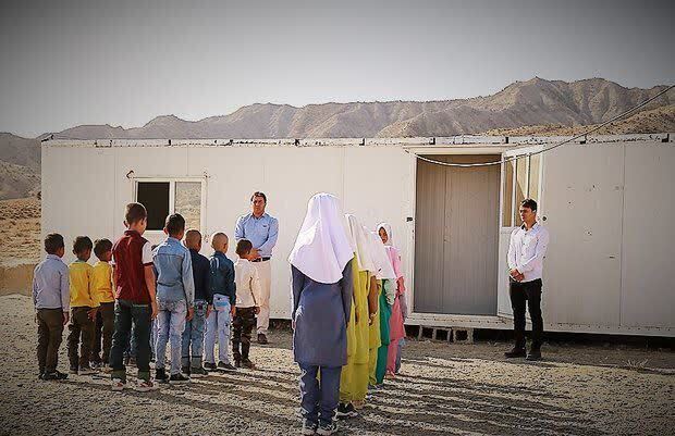 تحصیل بدون توقف دانشآموزان عشایری با کلاسهای پیشساخته چرخدار در کرمانشاه تحصیل بدون توقف دانشآموزان عشایری با کلاسهای پیشساخته چرخدار در کرمانشاه