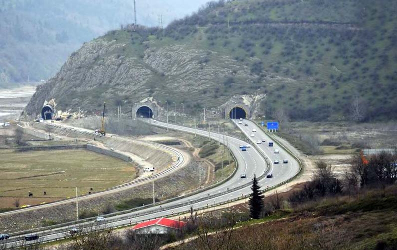 چالش روشنایی و آسفالت در محور رشت–لوشان/چالهها و پلهای خطرناک در مسیر ورودی گیلان چالش روشنایی و آسفالت در محور رشت–لوشان/چالهها و پلهای خطرناک در مسیر ورودی گیلان