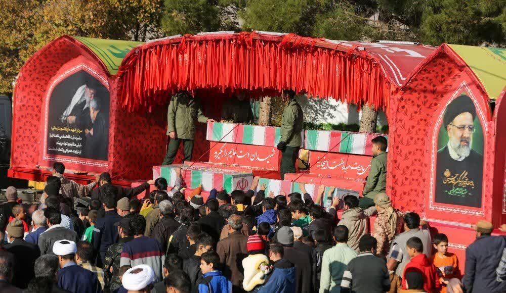 حرکت کاروان «اهالی بهشت» با پیکر ۱۰ شهید گمنام در اصفهان حرکت کاروان «اهالی بهشت» با پیکر ۱۰ شهید گمنام در اصفهان